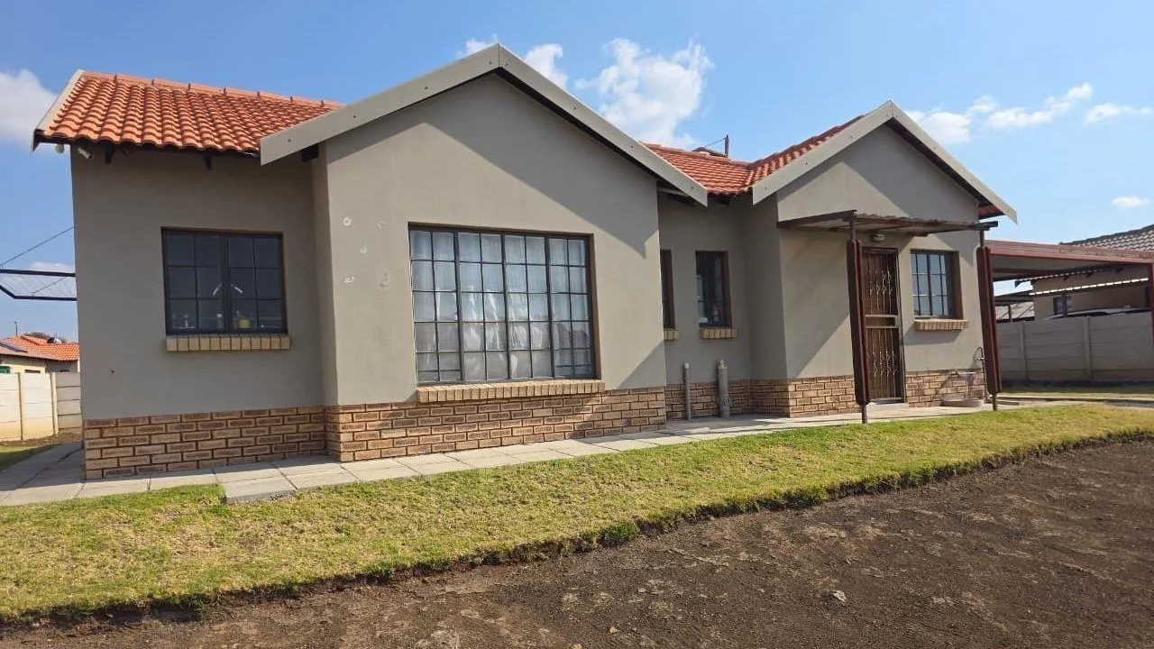 3 Bedroom House for sale in Waterkloof East