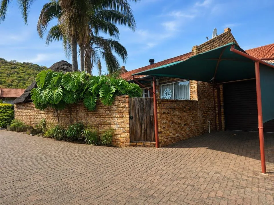 3 Bedroom Townhouse for sale in Safari Gardens