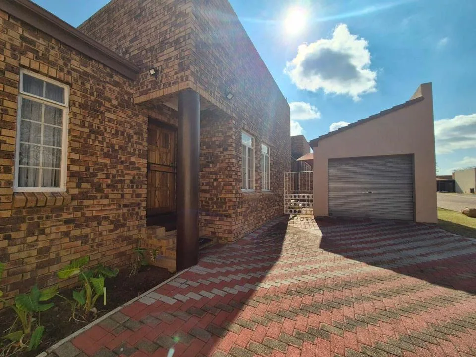 3 Bedroom Apartment / flat for sale in Elandsrand