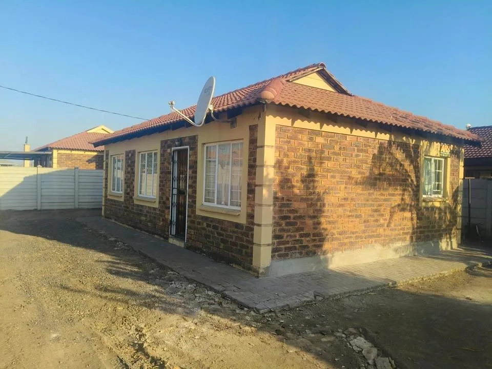 3 Bedroom House for sale in Seraleng