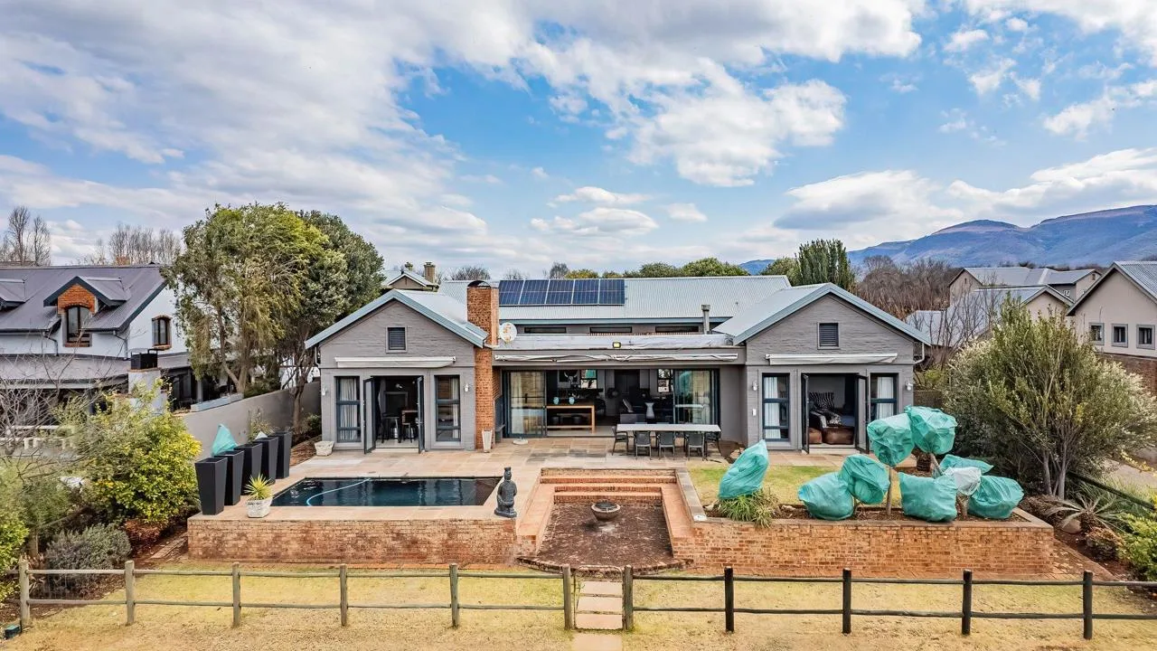 4 Bedroom House for sale in The Coves