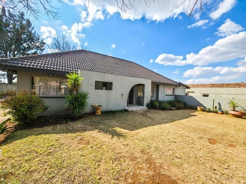 4 Bedroom House for sale in Stilfontein Ext 2