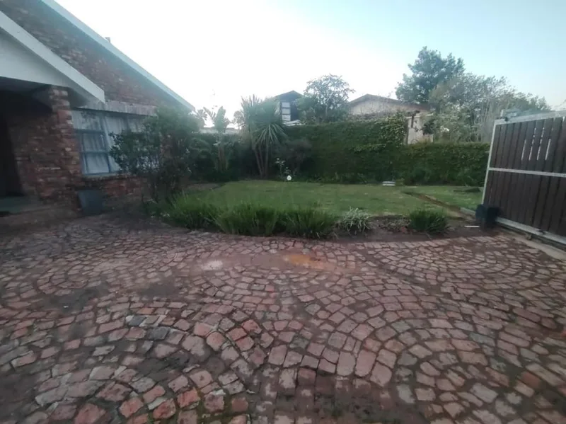 4 Bedroom House to rent in Loerie Park