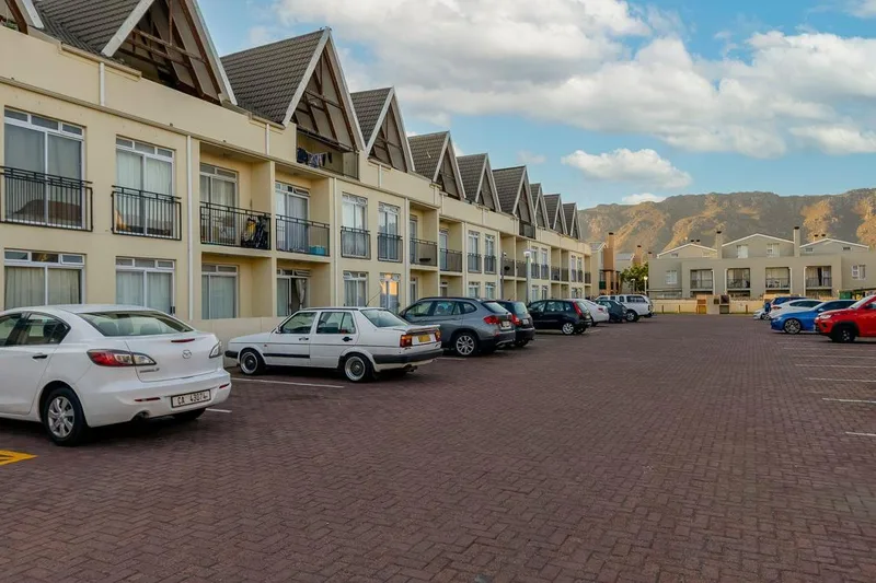 2 Bedroom Apartment / flat to rent in Gordons Bay Central