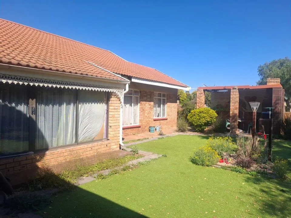 2 Bedroom Townhouse for sale in Stilfontein