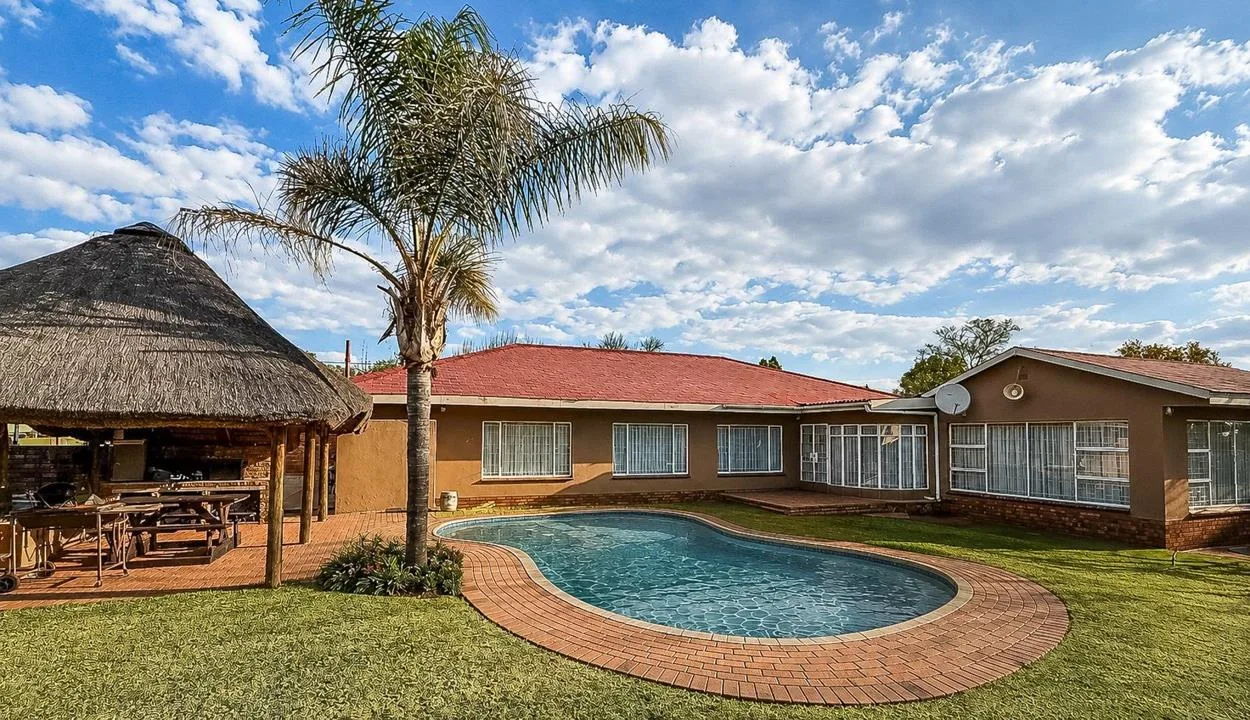 4 Bedroom House for sale in Declercqville