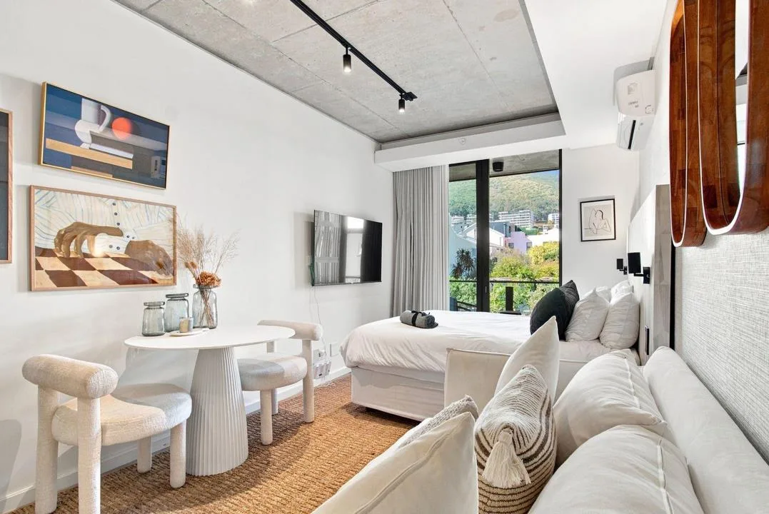 0.5 Bedroom Apartment / flat to rent in Sea Point