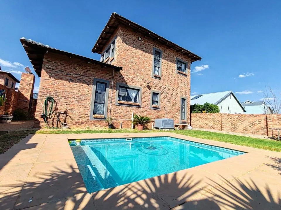 3 Bedroom Townhouse for sale in Lifestyle estate