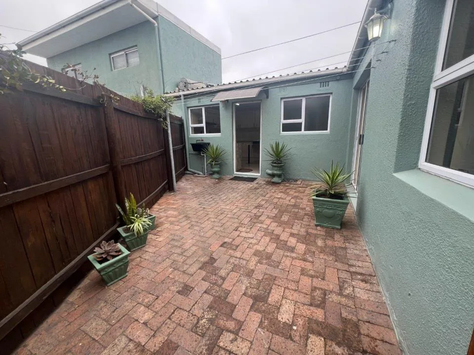 1 Bedroom Apartment / flat to rent in Lansdowne