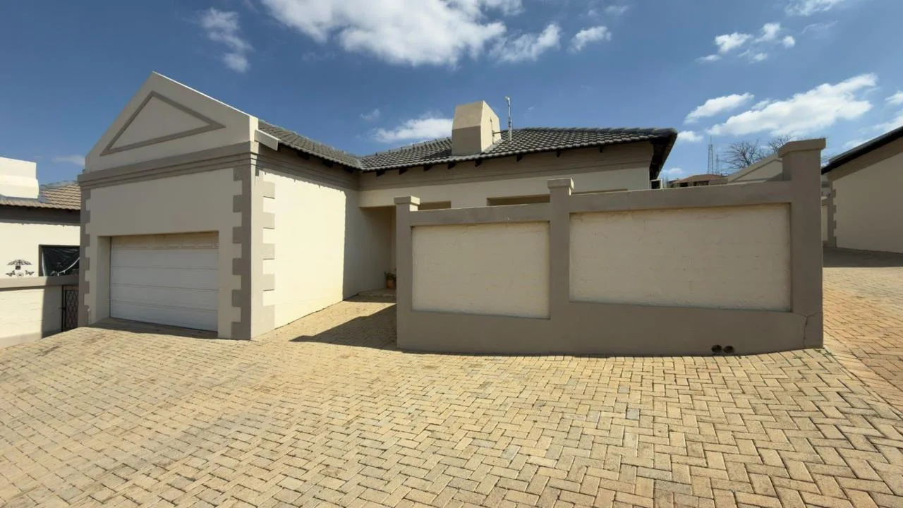 2 Bedroom Townhouse for sale in Doringkruin