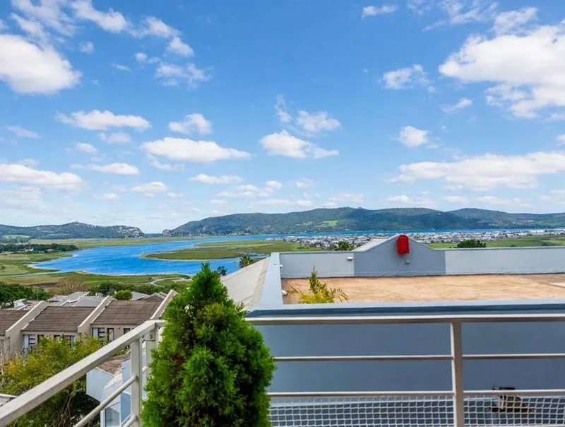 4 Bedroom Apartment / flat to rent in Old Place