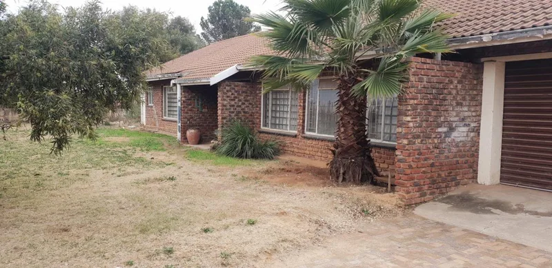 4 Bedroom House for sale in Roosheuwel Ext 2