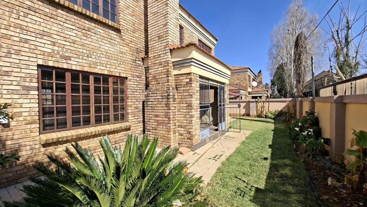 3 Bedroom House for sale in Grimbeeck Park