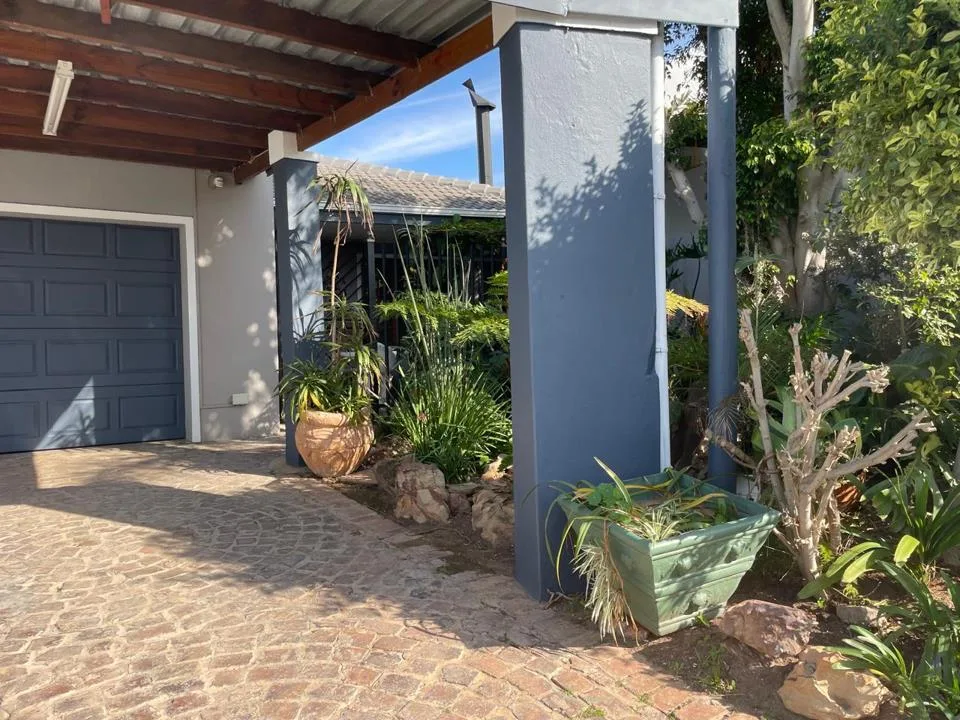2 Bedroom House to rent in Bergsig