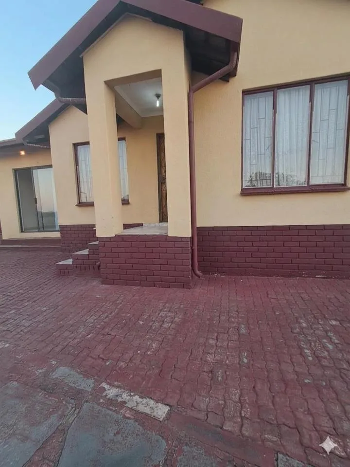 3 Bedroom House for sale in Tlhabane West