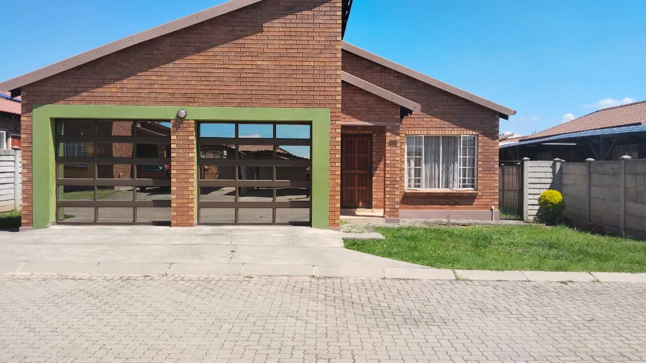 3 Bedroom House for sale in Waterval East