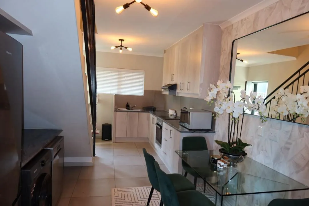 2 Bedroom Apartment / flat to rent in Parklands East