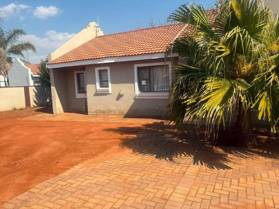3 Bedroom House for sale in Hartbeesfontein