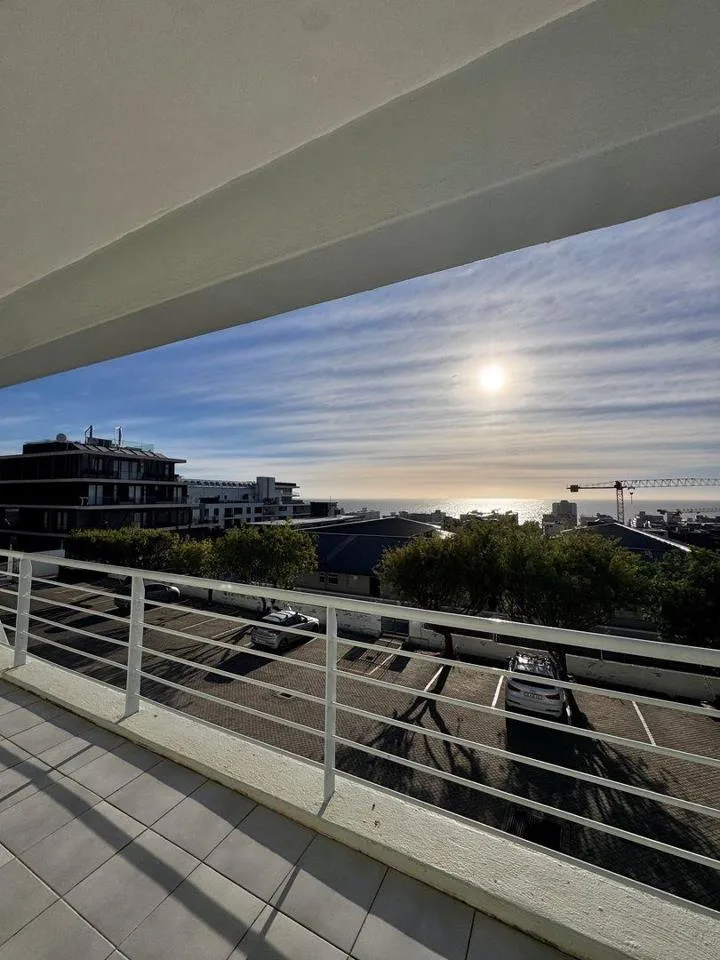 2 Bedroom Apartment / flat to rent in Sea Point