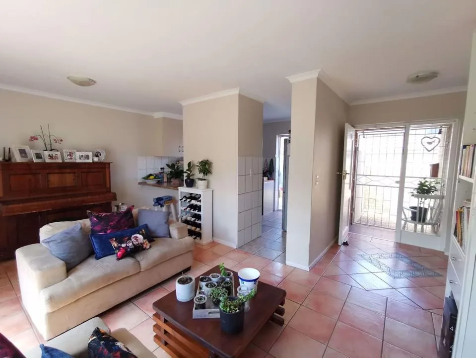 2 Bedroom House to rent in De Bron