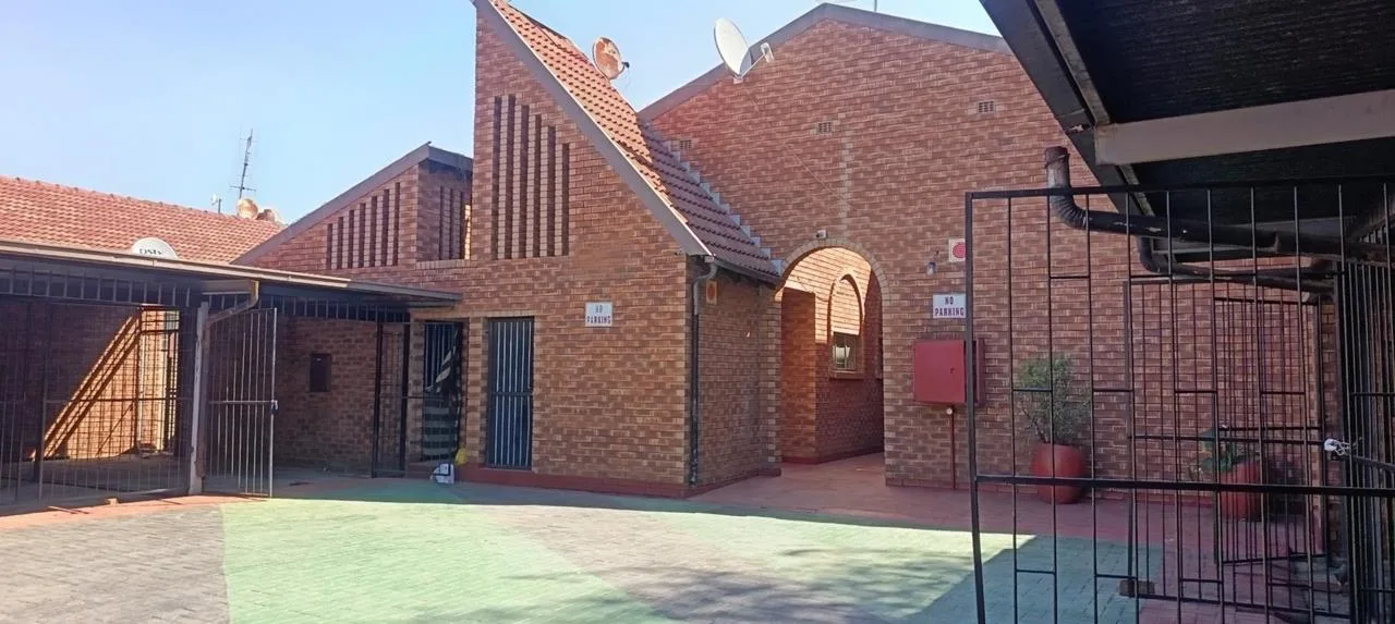 2 Bedroom Apartment / flat for sale in Rustenburg Central