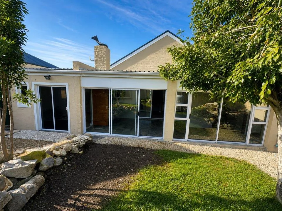 4 Bedroom House to rent in Sandbaai
