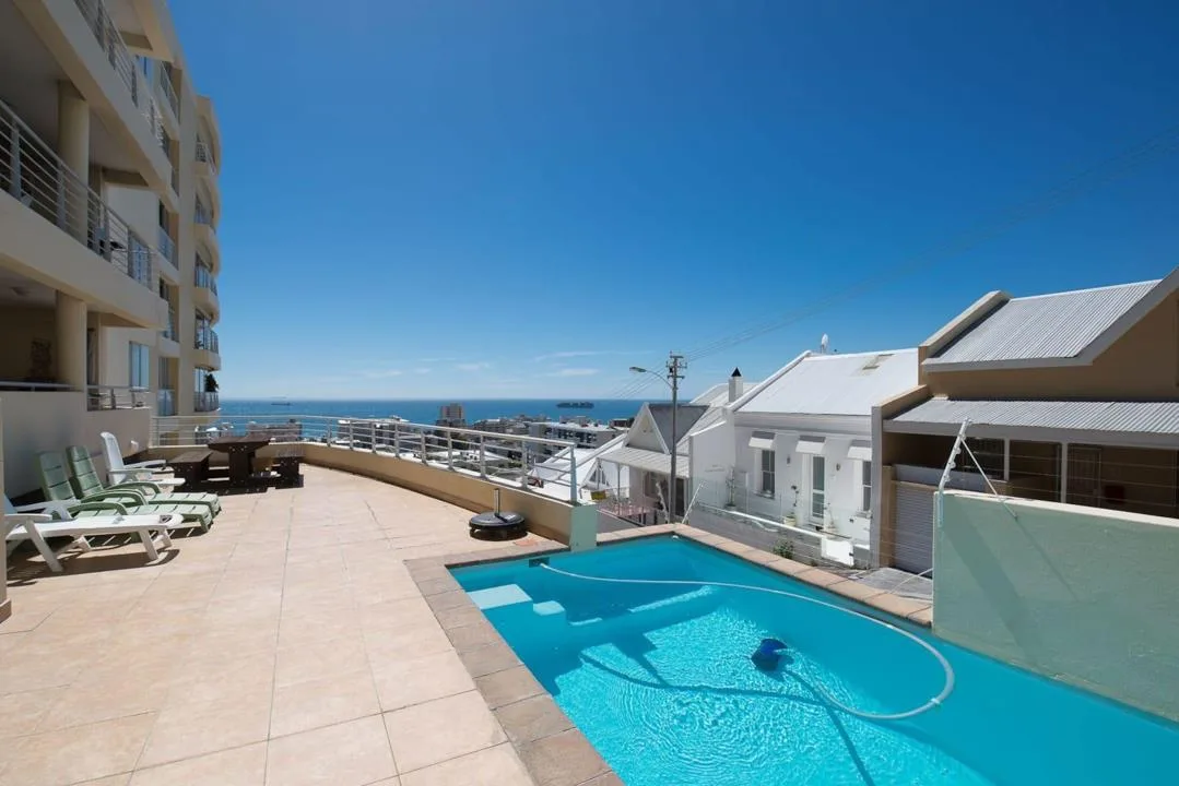 3 Bedroom Apartment / flat to rent in Sea Point
