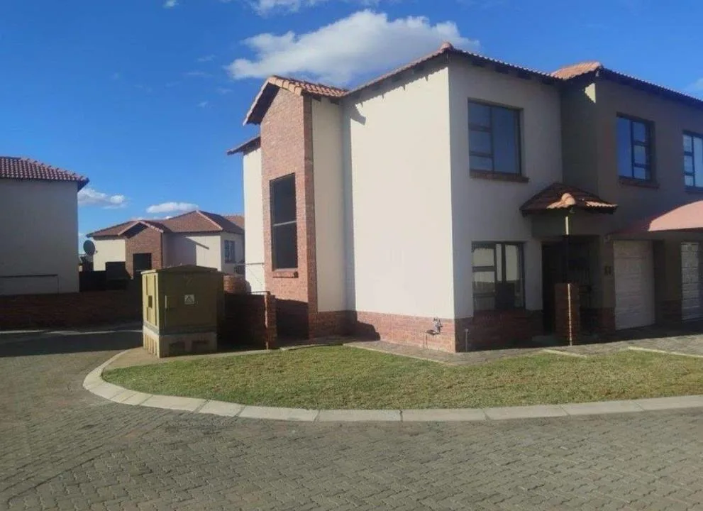 3 Bedroom House for sale in Waterval East