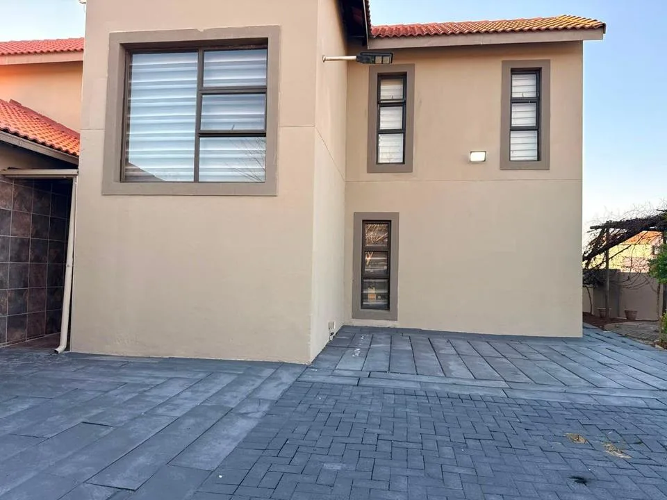 5 Bedroom House for sale in Waterkloof
