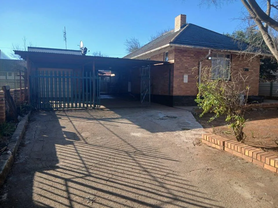 3 Bedroom House for sale in Stilfontein Ext 1
