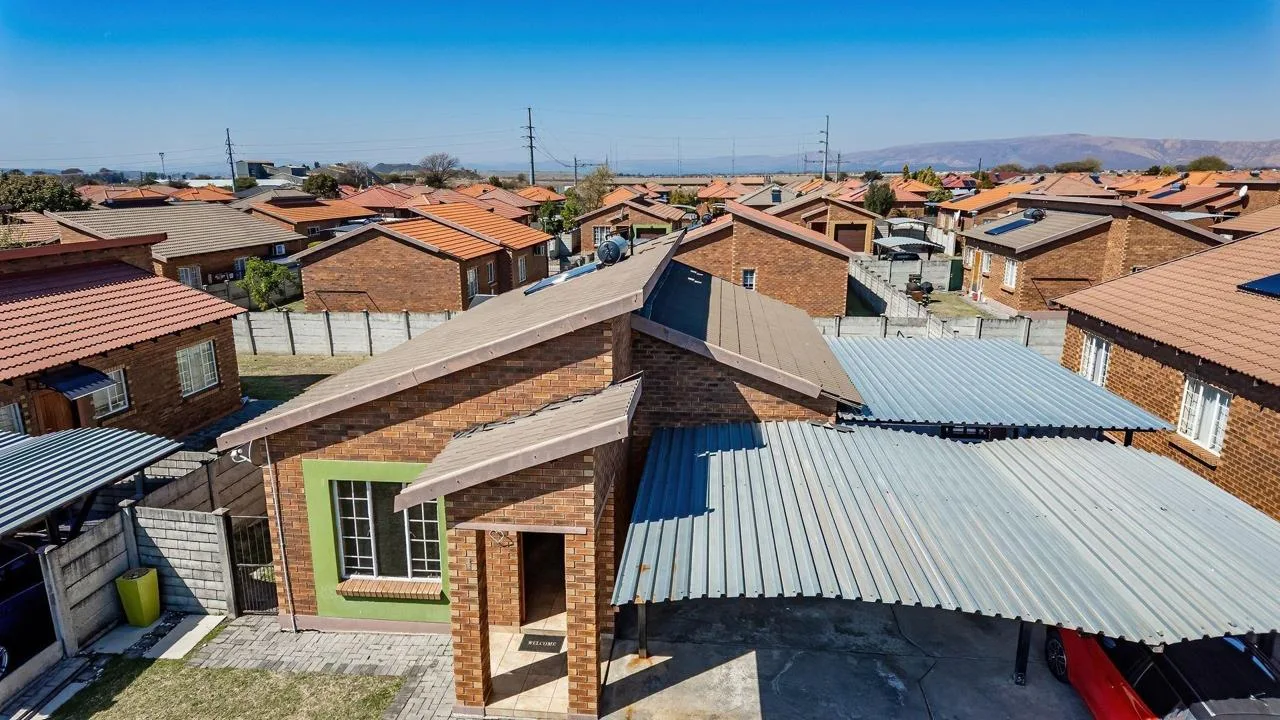 3 Bedroom Townhouse for sale in Waterkloof East