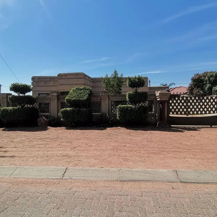 3 Bedroom House for sale in Lethlabile