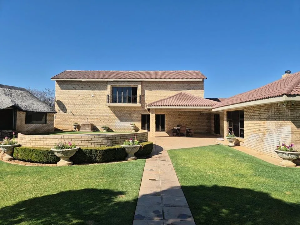 4 Bedroom House for sale in Van Der Hoff Park