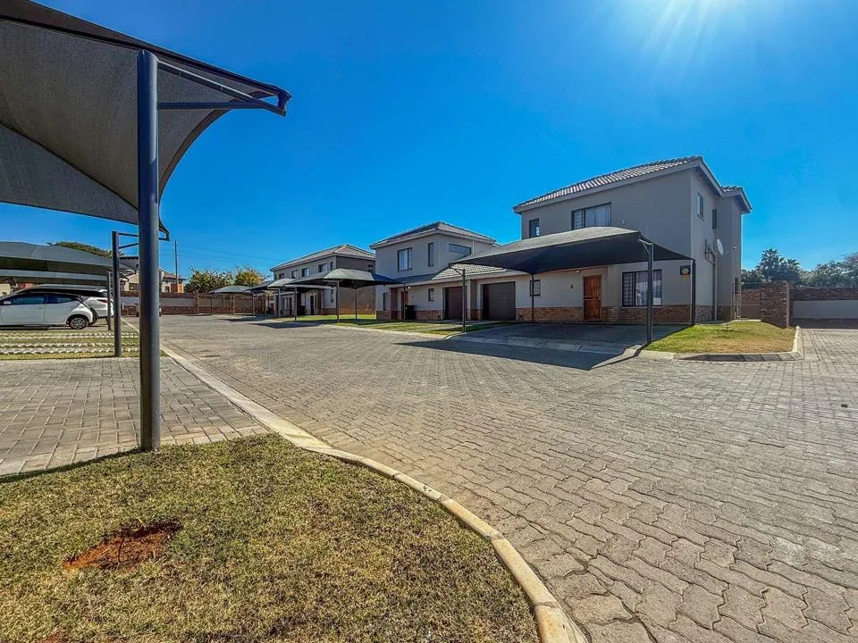 3 Bedroom Townhouse for sale in Waterval East