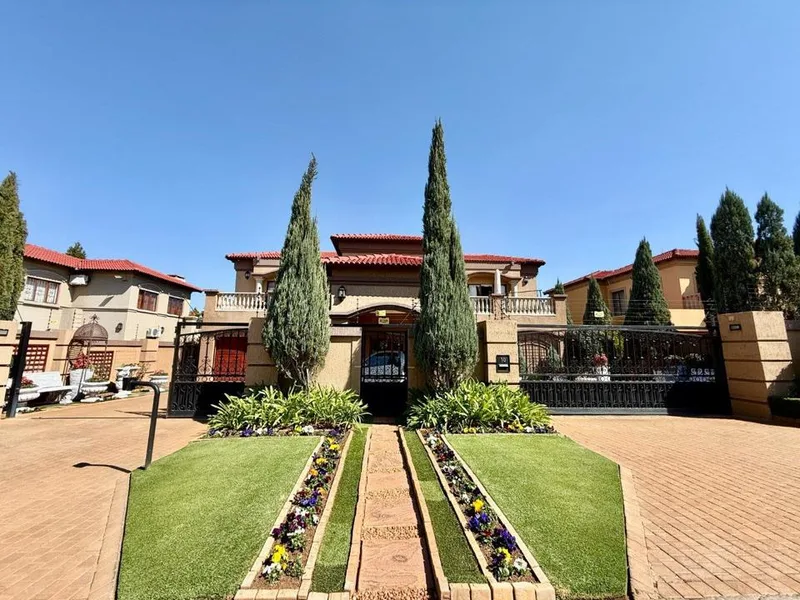 4 Bedroom House for sale in Van Der Hoff Park