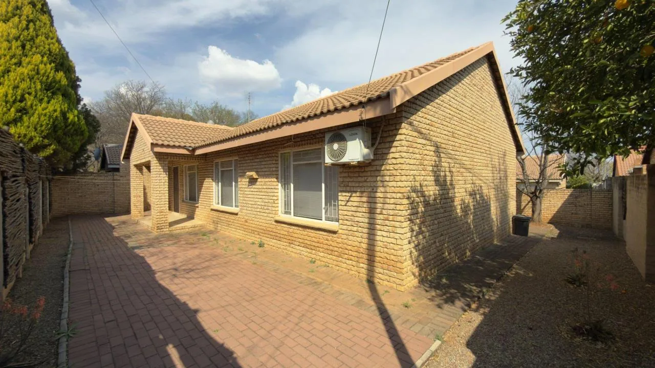 2 Bedroom Townhouse for sale in Wilkoppies