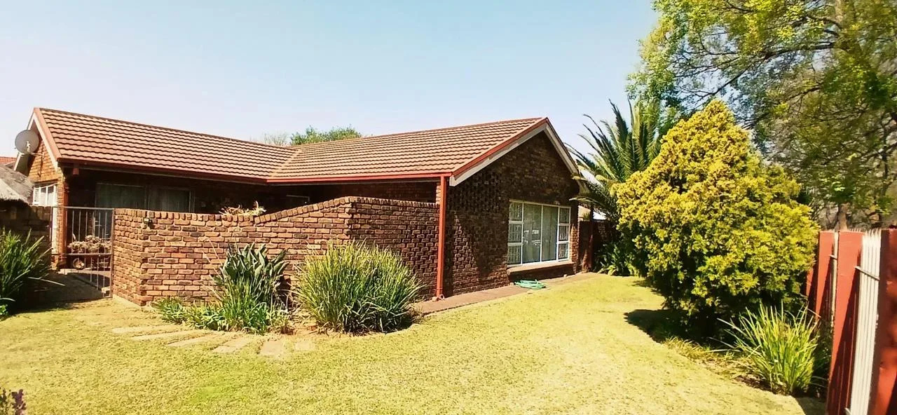 4 Bedroom House for sale in Stilfontein