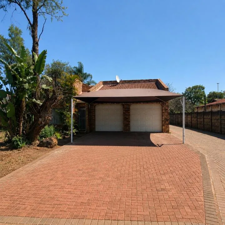 3 Bedroom House for sale in Geelhoutpark