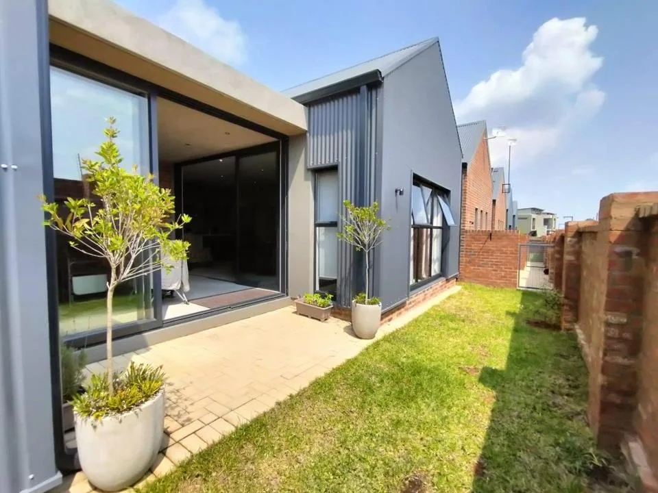 3 Bedroom Townhouse for sale in Van Der Hoff Park