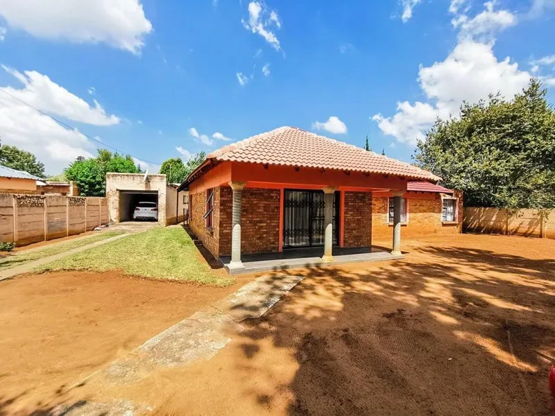 3 Bedroom House for sale in Stilfontein Ext 3