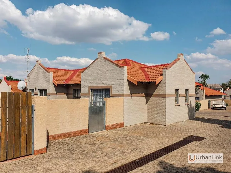 3 Bedroom Townhouse for sale in Cashan