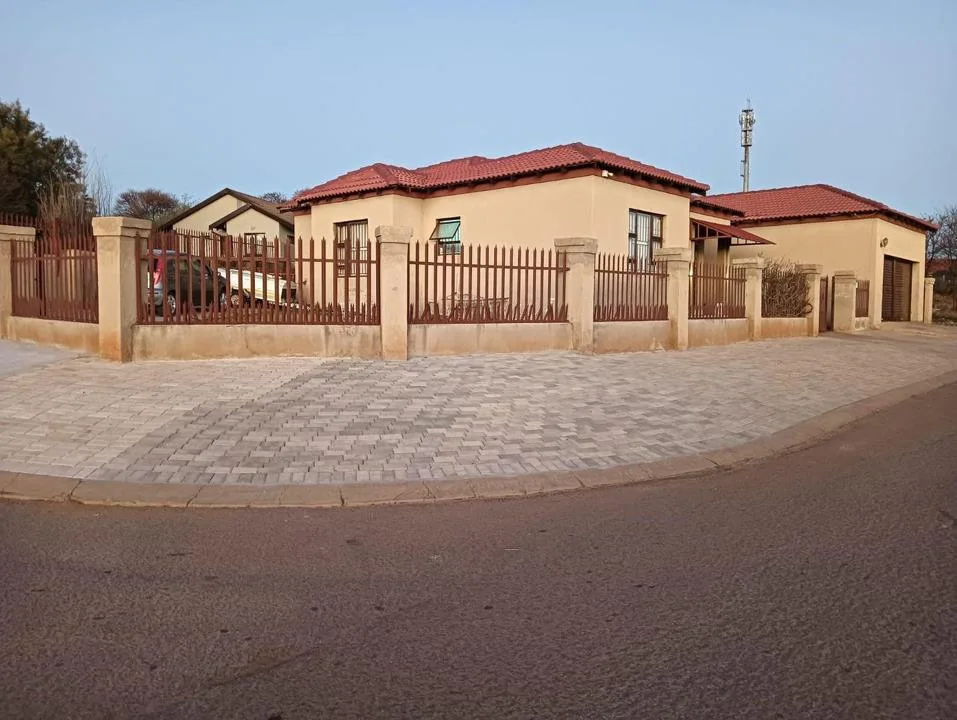 3 Bedroom House for sale in Promosa