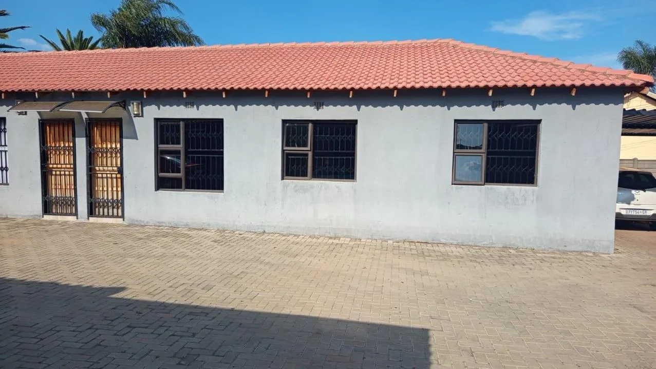 2 Bedroom Apartment / flat to rent in Van Riebeeck Park