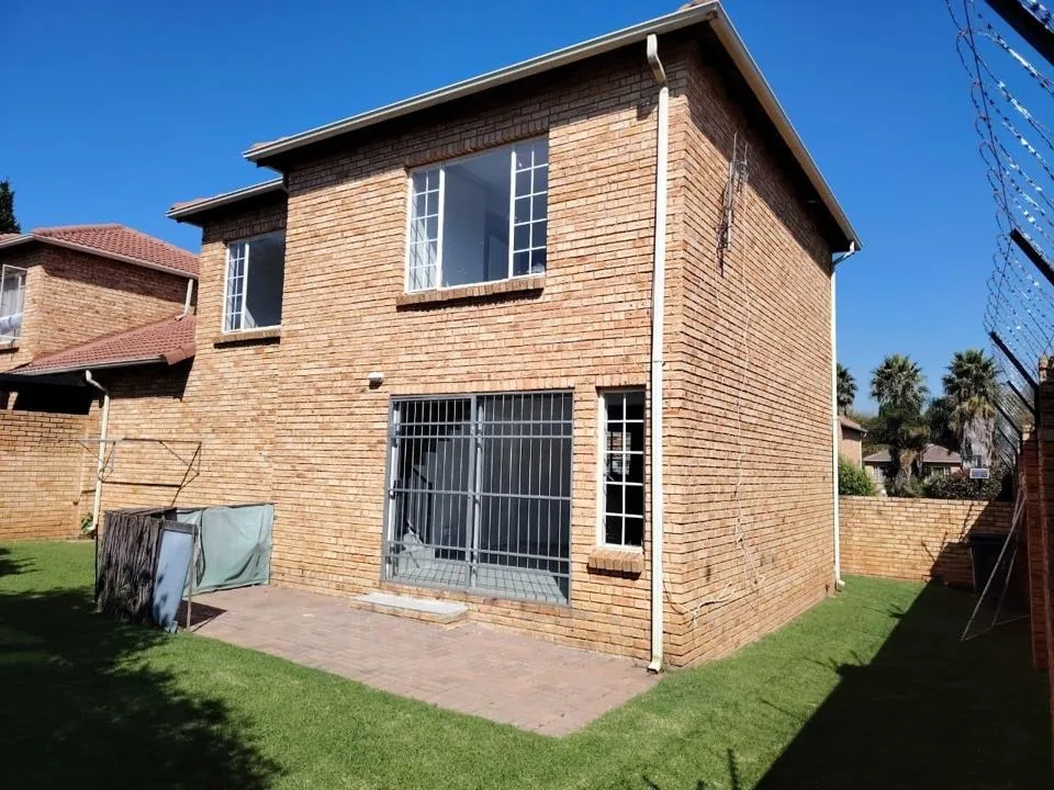 3 Bedroom Townhouse to rent in Strubensvallei