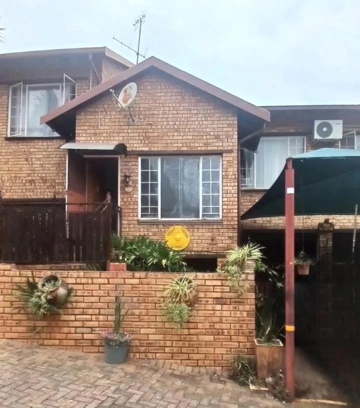 3 Bedroom Townhouse for sale in Safari Gardens