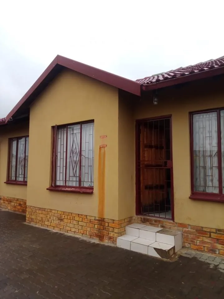 3 Bedroom House for sale in Tlhabane West