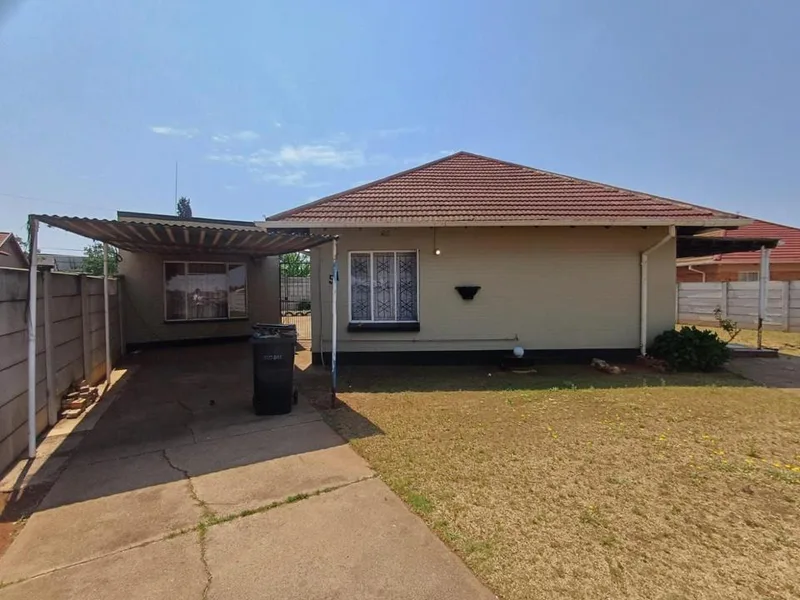 3 Bedroom House for sale in Stilfontein Ext 4