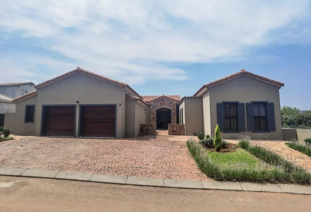 4 Bedroom House for sale in Estate D' Afrique