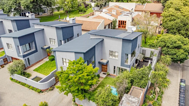 4 Bedroom Townhouse to rent in Bryanston