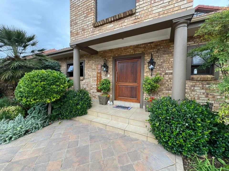 4 Bedroom House for sale in Mooivallei Park